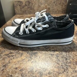 Gently worn Women’s Converse all stars Size 6